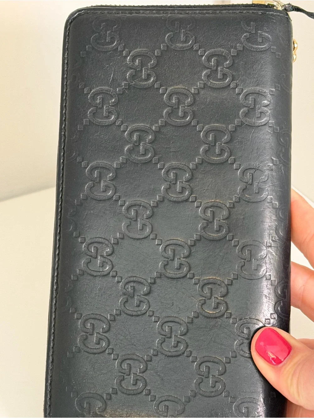 Gucci Black Leather Zip Wallet with an added zipperpull Gold Floral Gucci Charm - Picture 4 of 12
